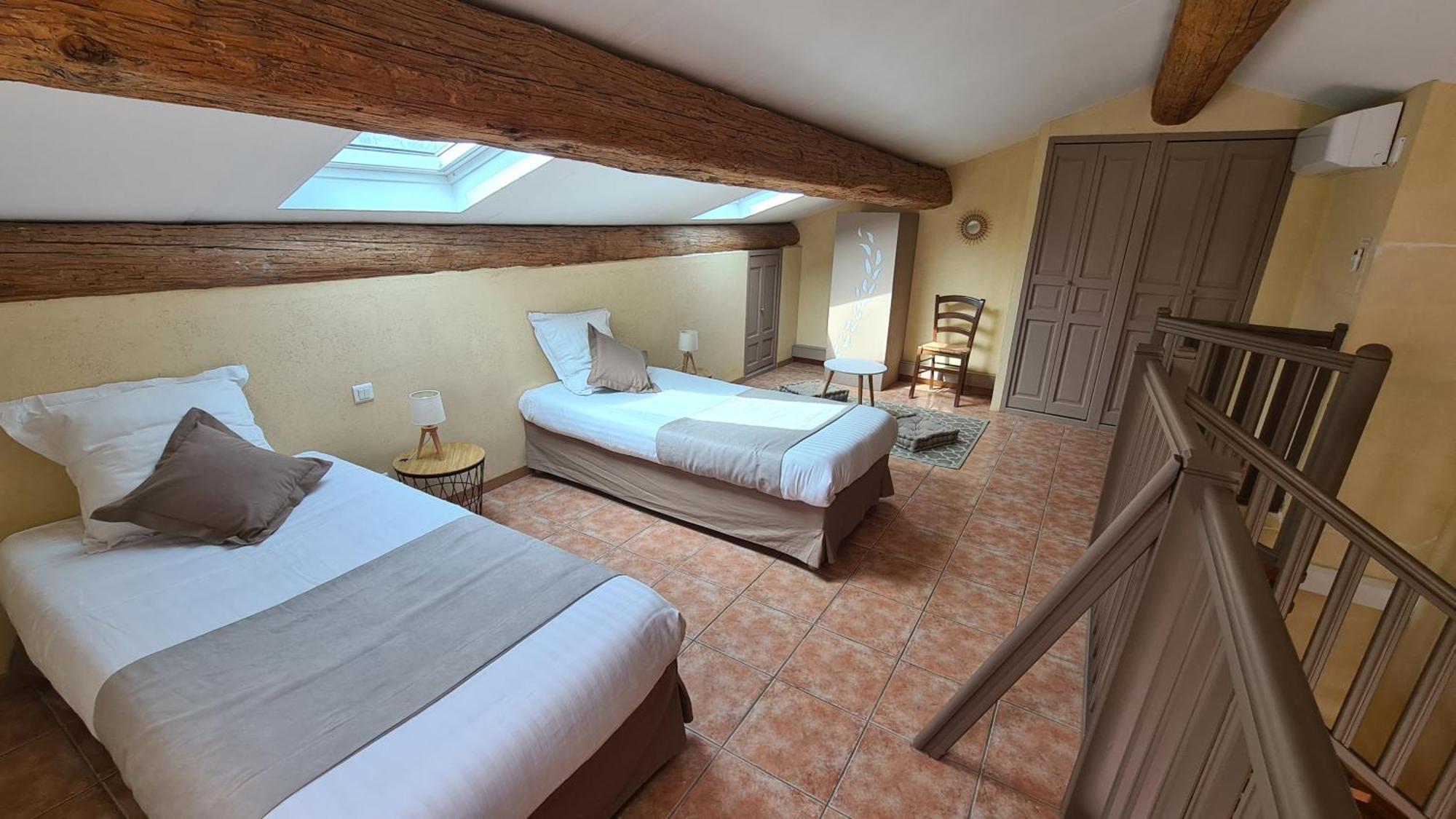 Logis Hotel La Bastide Saint Bach Suze-la-Rousse Rum bild