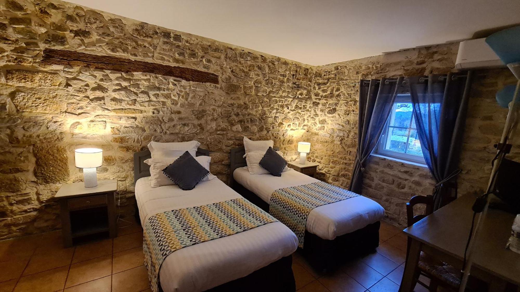 Logis Hotel La Bastide Saint Bach Suze-la-Rousse Exteriör bild